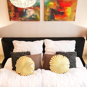 Comfort And Style In Center With Ensuite Bathroom On Schaafenstrasse Köln